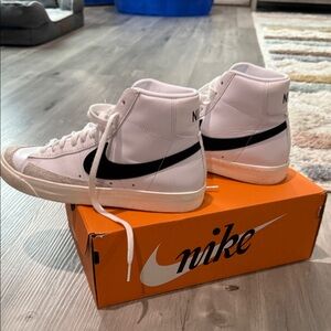 Nike White and Black High-Tops